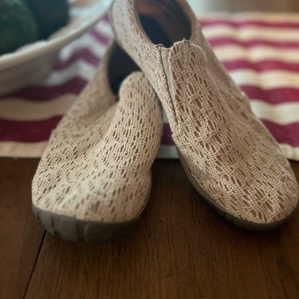 Elegant Cream Lace Slip-On Shoes